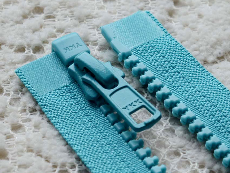 塑料拉鏈和尼龍拉鏈哪種比較好呢？區(qū)別對(duì)比！